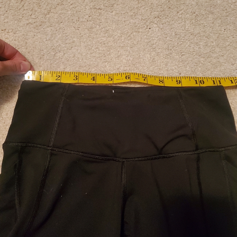Victoria Sport Knockout Crop Capri Legging - Picture 6 of 8